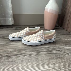 Like new Vans classic checkerboard slip-on in tan check men’s 8